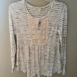 White Stripped Blouse 🤍🤍🤍